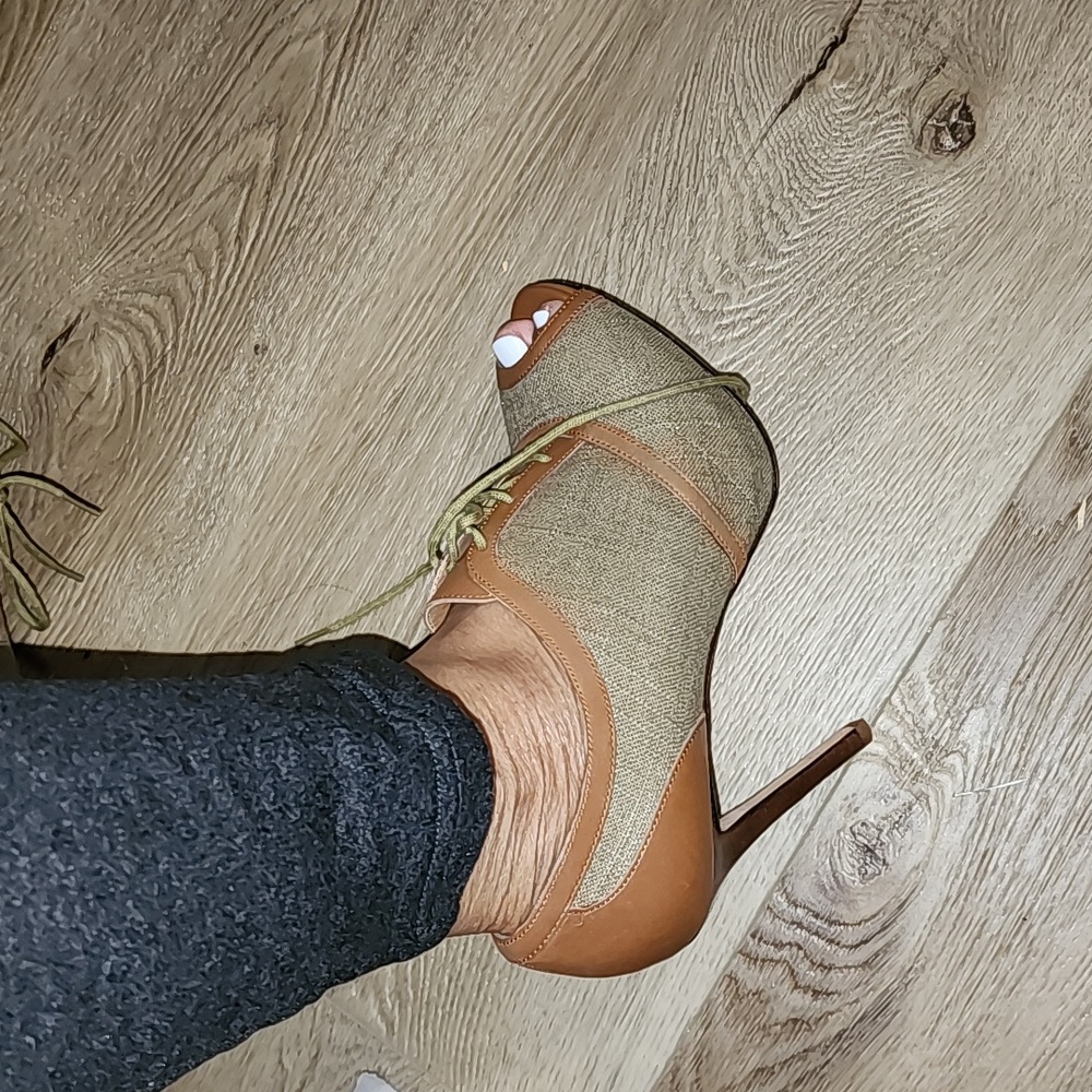 ANN TAYLOR NWT REAL LEATHER SOLE N LEATHER TIE UP PLATFORM PEEP PUMP 9M